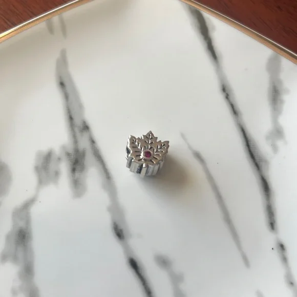 Pandora Canadian Maple Leaf Charm - Picture 1 of 4